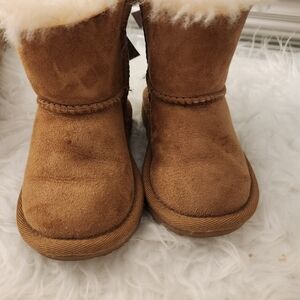 Cozy Mini Bailey Uggs Kids Boots
